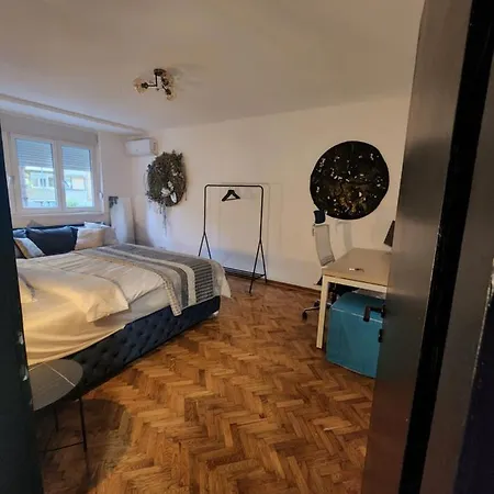 Apartment Nancy's Cozy Business *