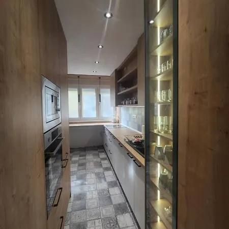 Nancy's Cozy Business * Bezanija